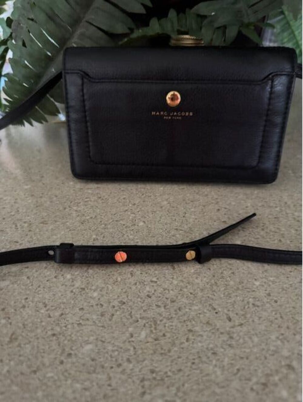 Marc Jacobs Empire City Snapshot Leather Crossbody. (Black)